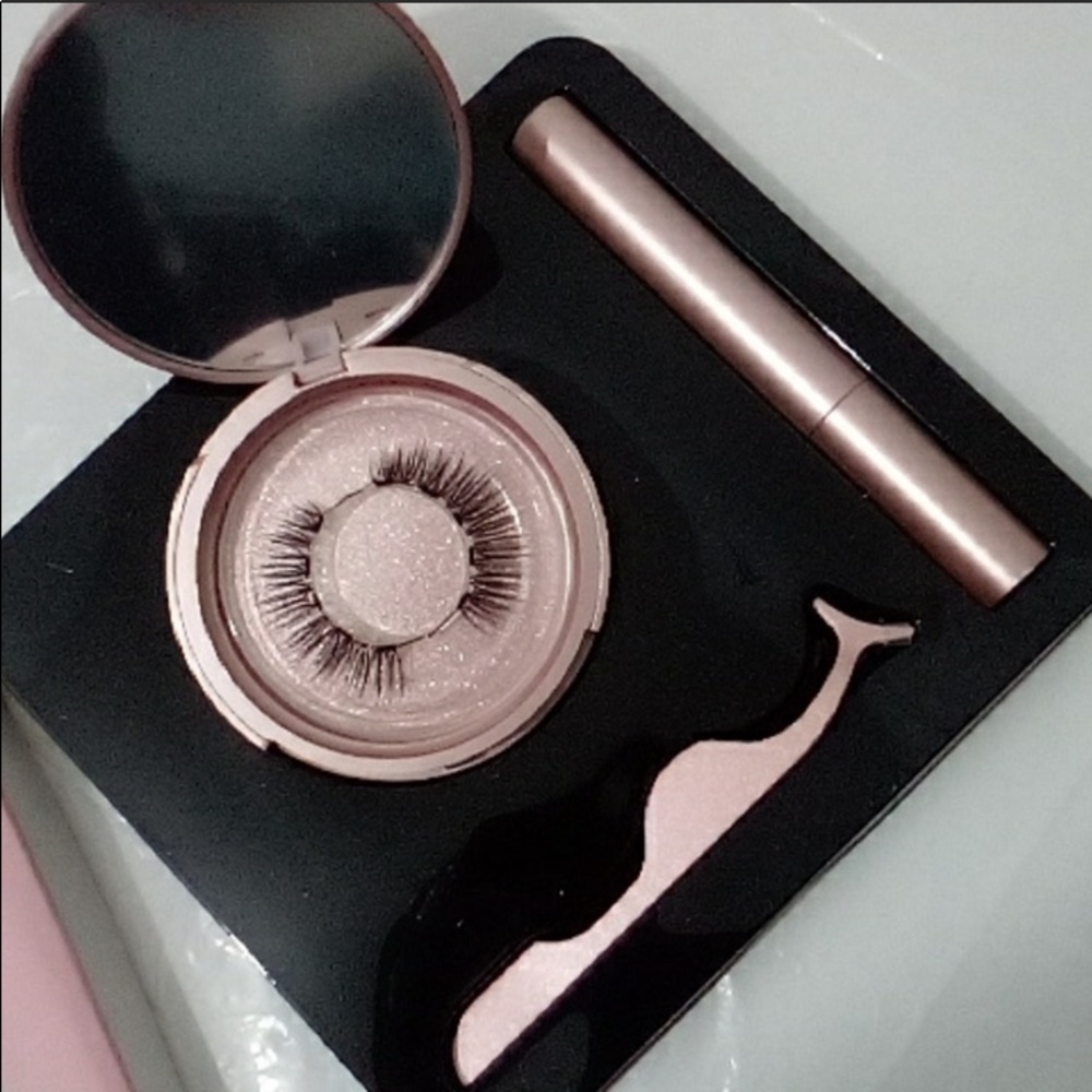 SET OF 3 PAIRS OF 3D MAGNETIC MINK LASHES WITH MAGNETIC EYELINER AND TWEEZERS - Picture 2 of 10